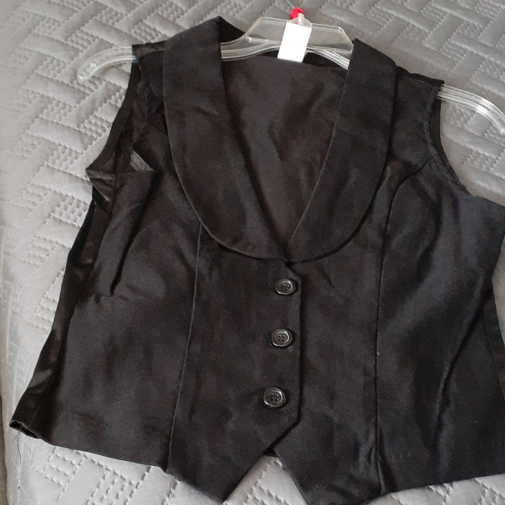 Vest - Picture 5 of 6